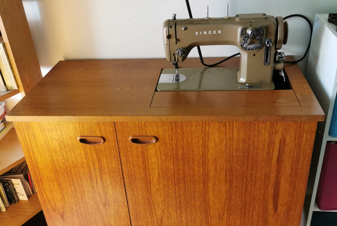 Maquina de coser Singer modelo 807 - Muebles Usados Costa Rica