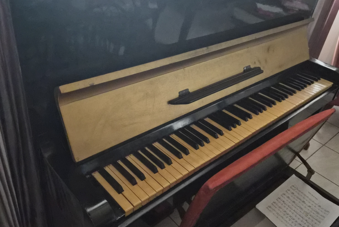 Piano Bentley 1954 recién afinado / piano acústico