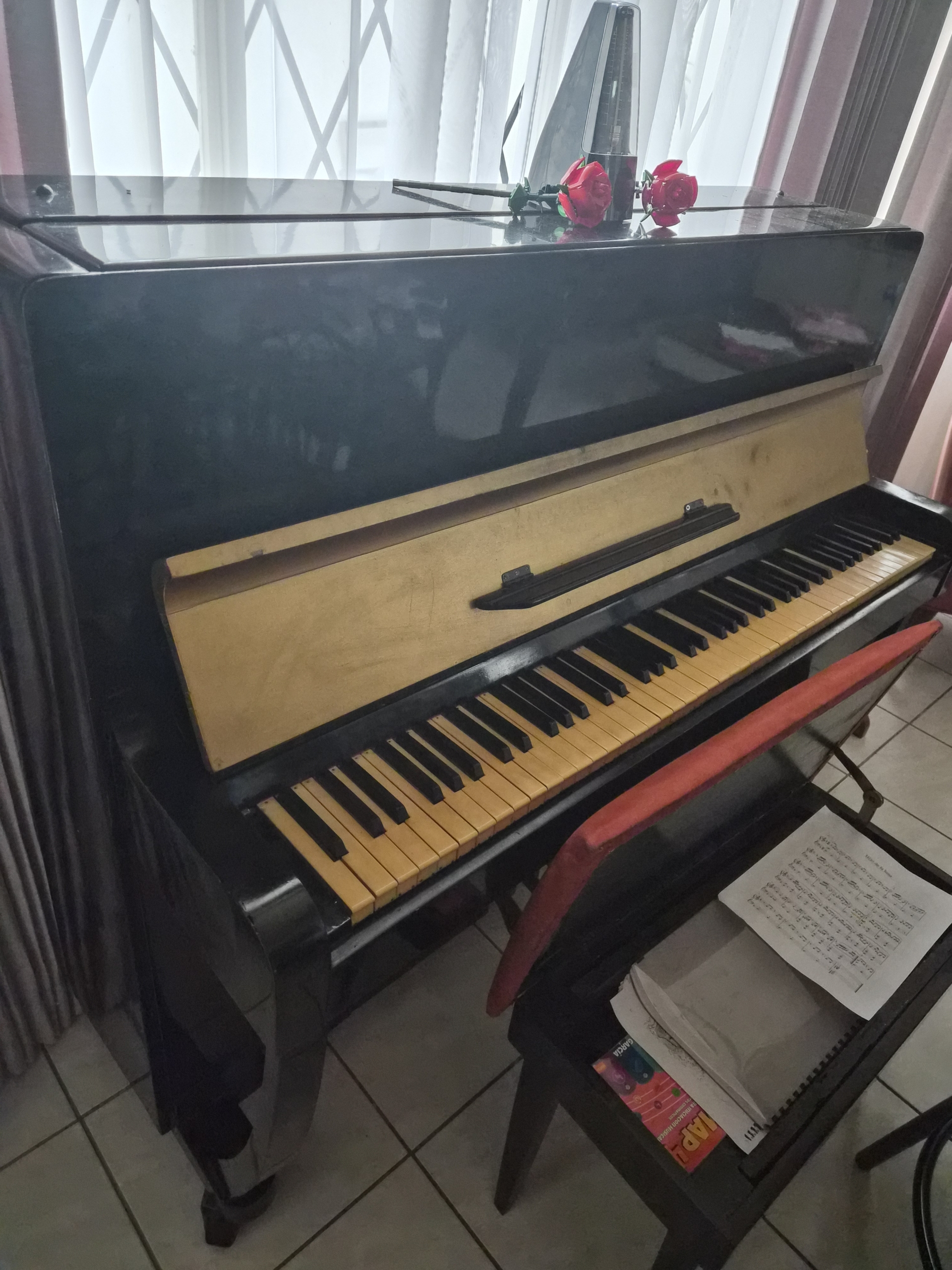 Piano Bentley 1954 recién afinado / piano acústico