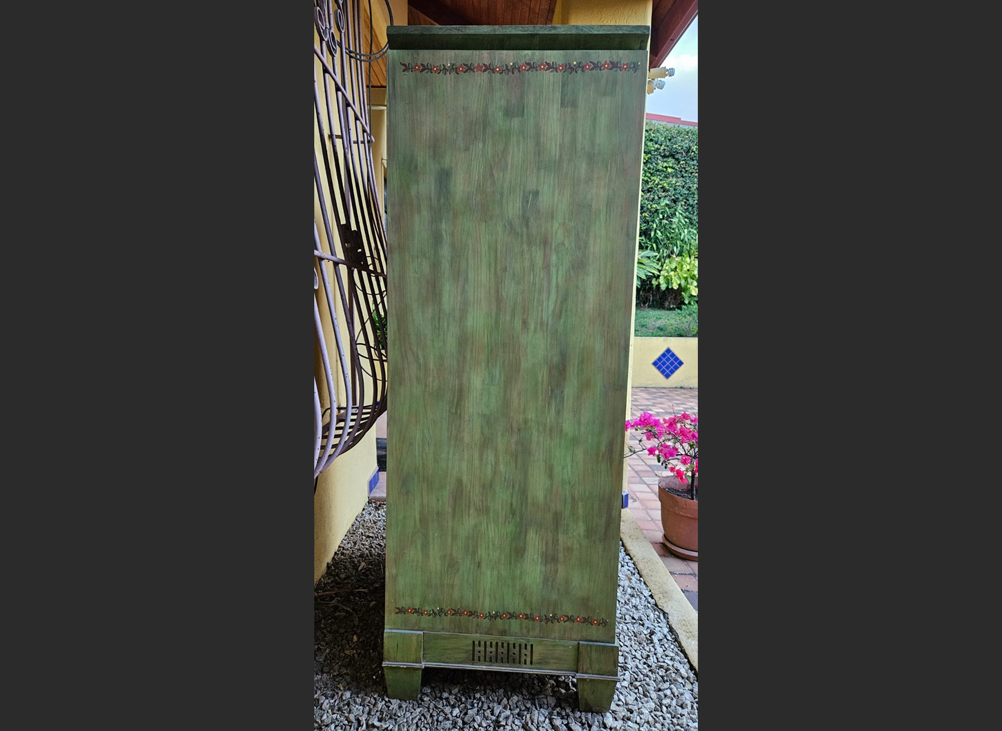 Foto2 Armario Multiuso de Pino Chileno con Pintura Vintage. 84.5cm Ancho x 177cm Alto x 61cm Fondo