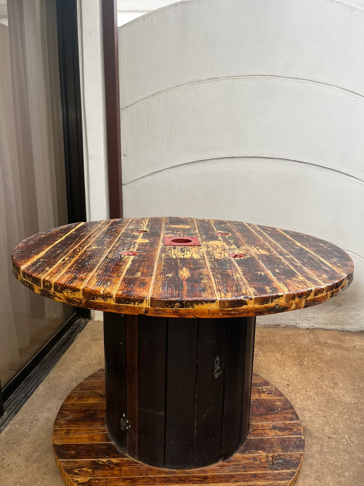 Vendo mesa tipo carrete artesanal madera