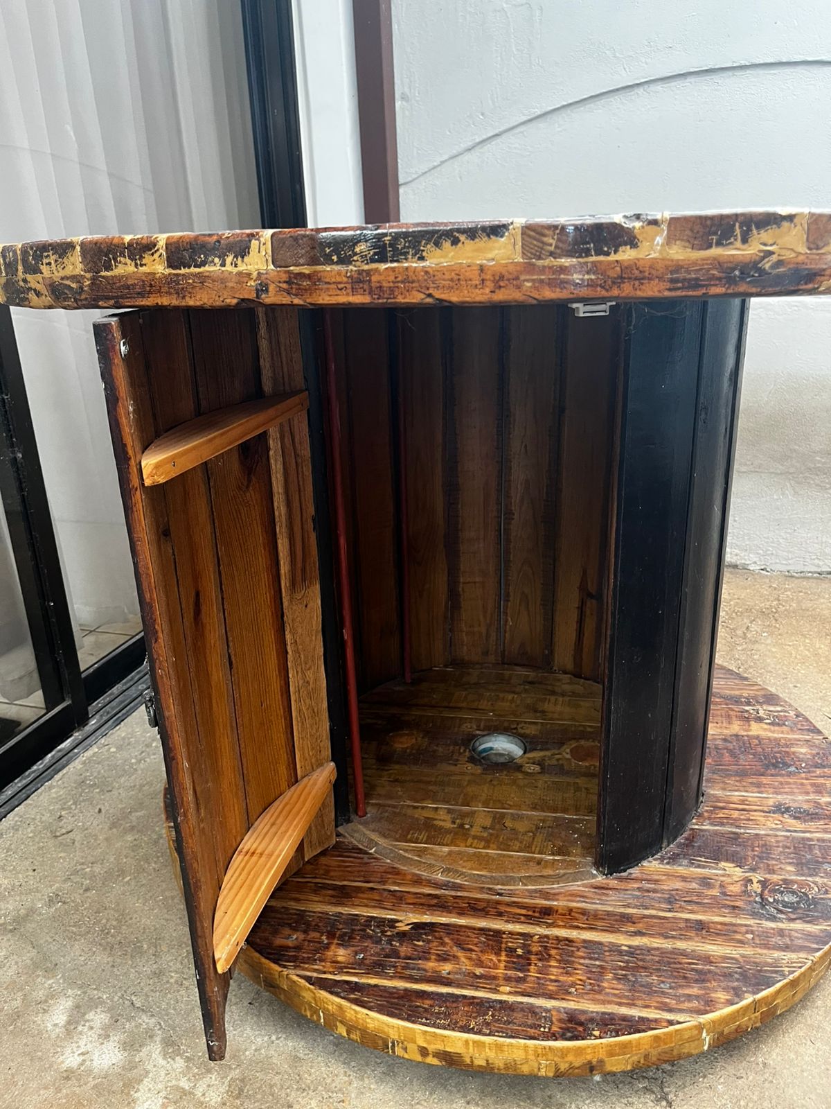 Vendo mesa tipo carrete artesanal madera