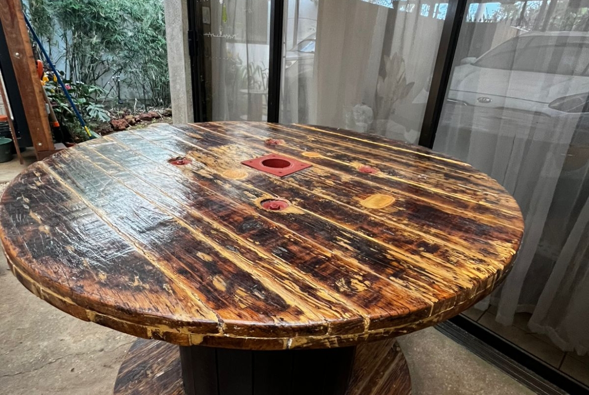Vendo mesa tipo carrete artesanal madera