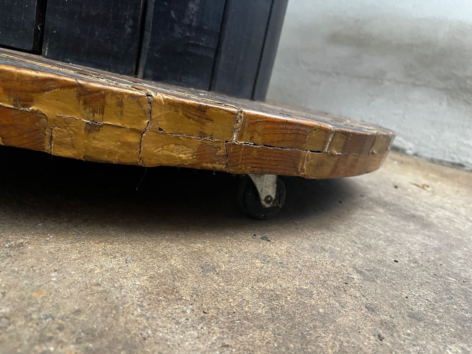 Vendo mesa tipo carrete artesanal madera