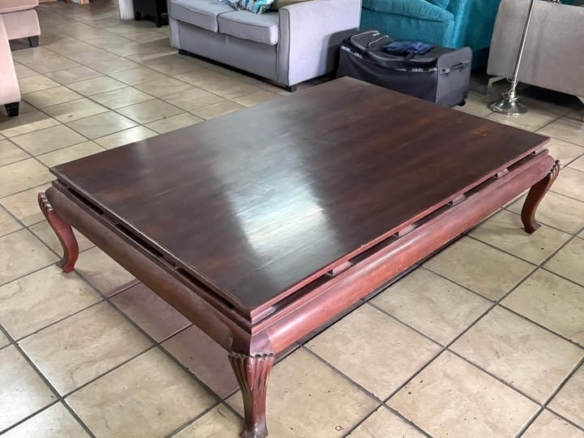 Mesa Centro Sala En Madera De Cedro Con Tallado. Importada Como Nueva Mide 170 cm Largo X 120 cm Ancho X 45 cm Alto
