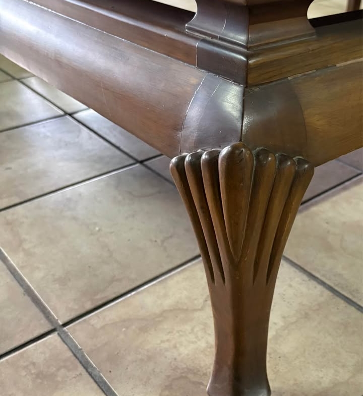 Mesa Centro Sala En Madera De Cedro Con Tallado. Importada Como Nueva Mide 170 cm Largo X 120 cm Ancho X 45 cm Alto