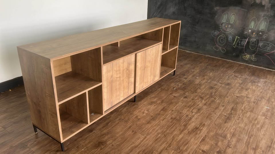 Mueble o Mesa Para Pantalla. Importada Como Nueva Mide 180 cm Largo X 36 cm Fondo X 73 cm Alto