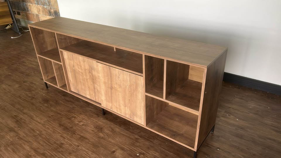 Mueble o Mesa Para Pantalla. Importada Como Nueva Mide 180 cm Largo X 36 cm Fondo X 73 cm Alto