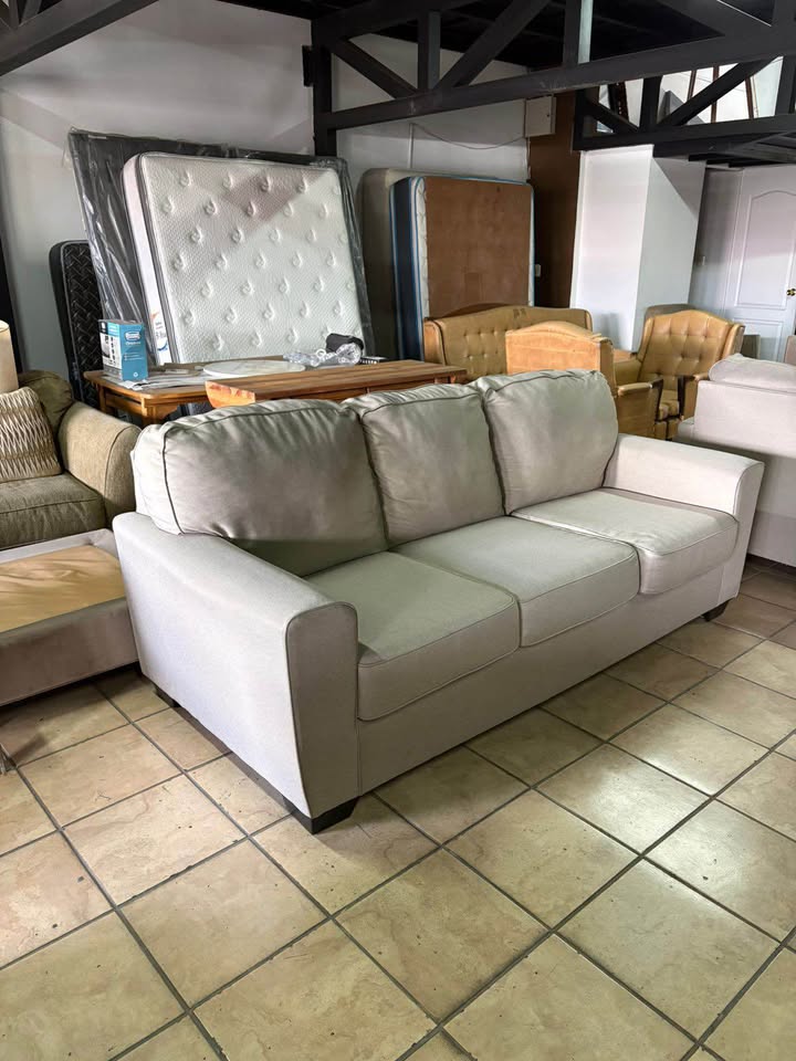 Sofá Sillón 3 Puestos De ASHLEY FURNITURE. Como Nuevo Mide 2, 20 mt Largo X 97 cm Fondo