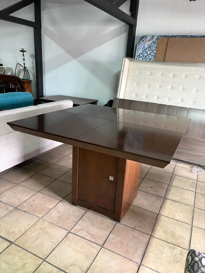 IMG_5201 Juego Comedor 8 Sillas De Madera, Importado Como Nuevo Mesa Mide 140 cm X 140 cm X 94 cm Alto
