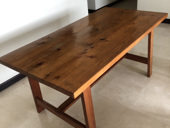 Mesa de comedor en madera maciza 6/8 personas