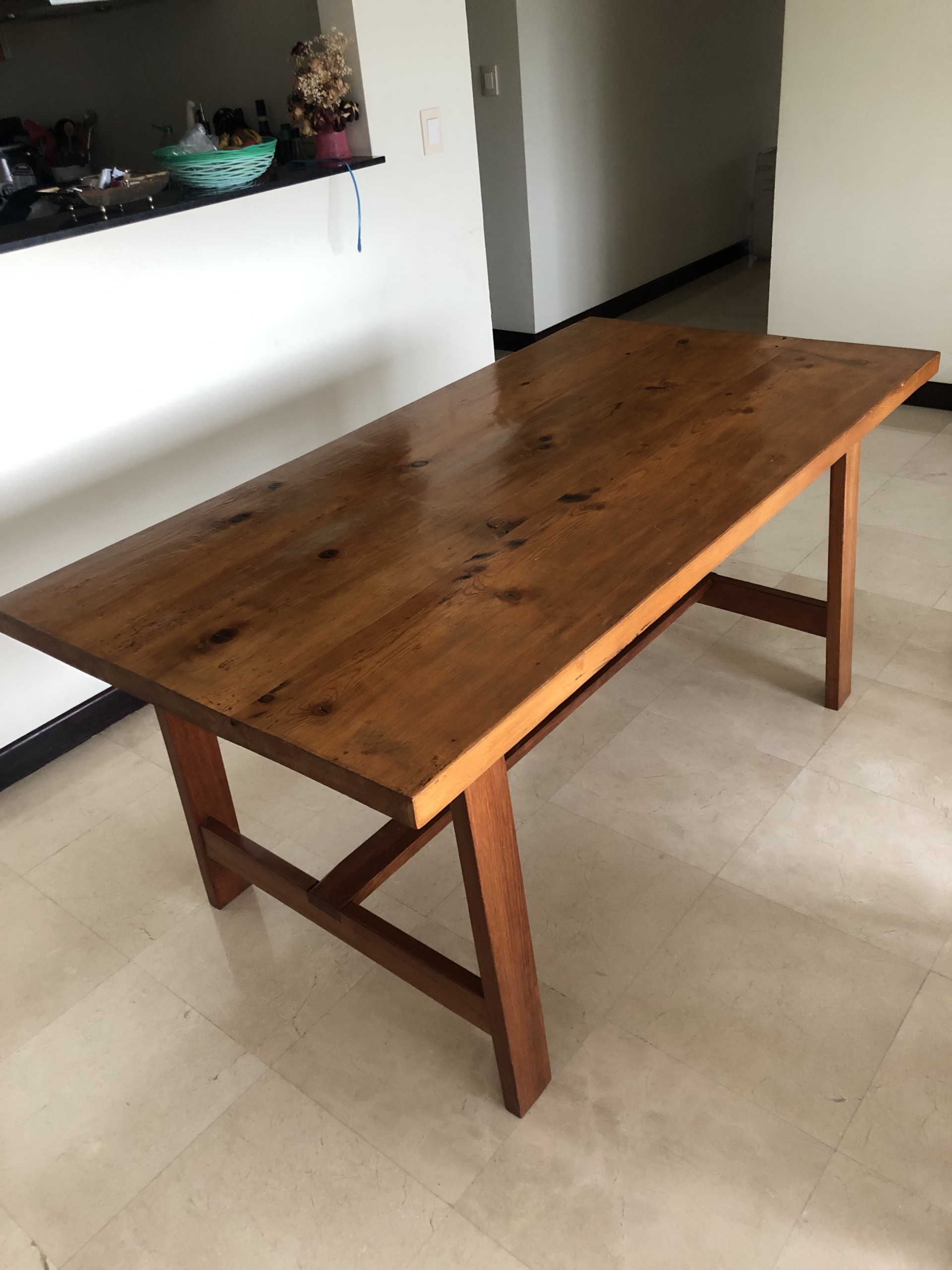 Mesa de comedor en madera maciza 6/8 personas