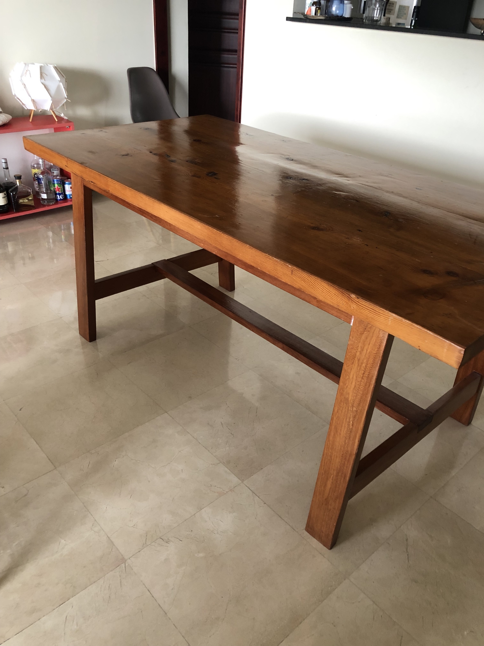 Mesa de comedor en madera maciza 6/8 personas