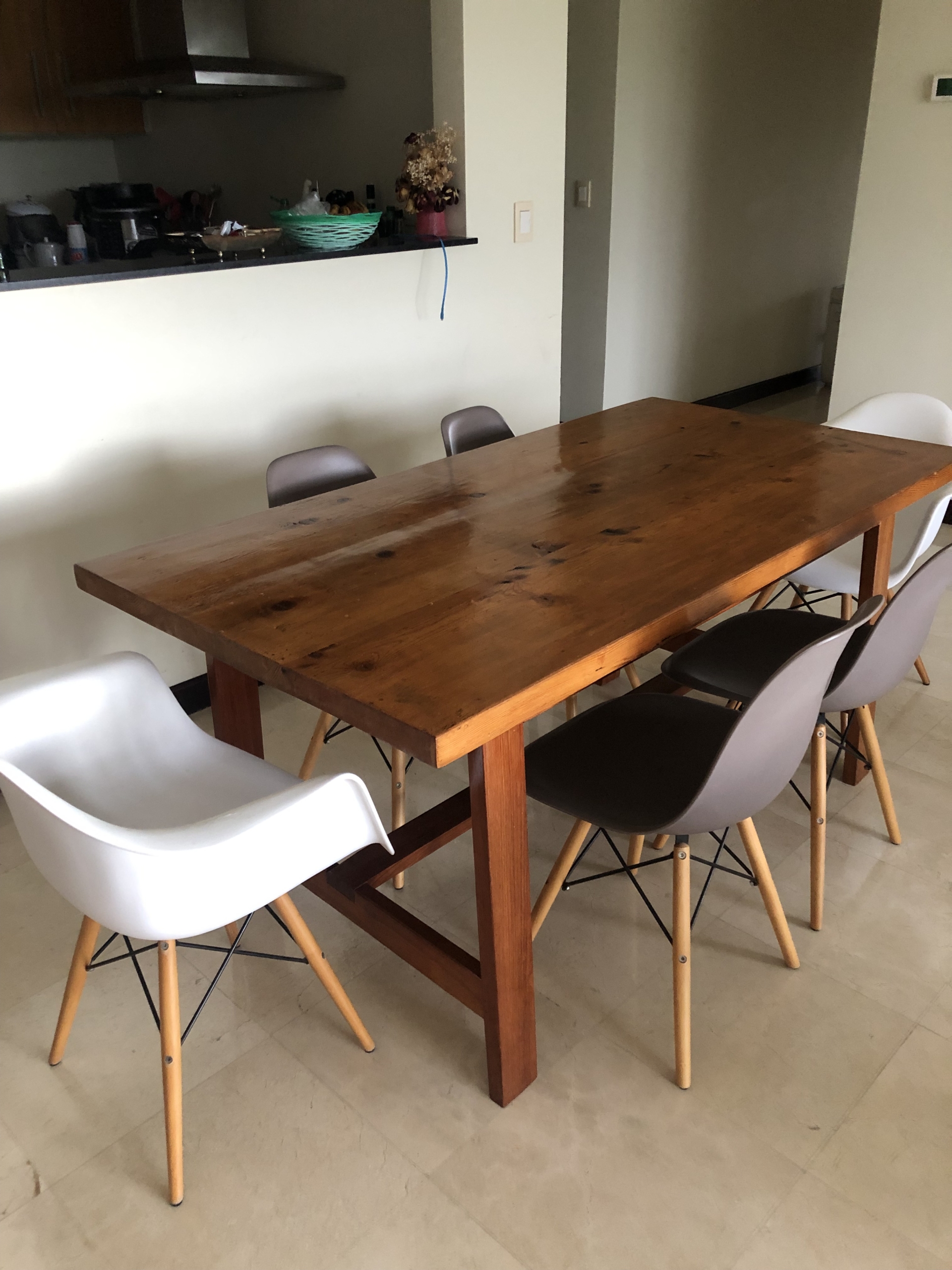 Mesa de comedor en madera maciza 6/8 personas