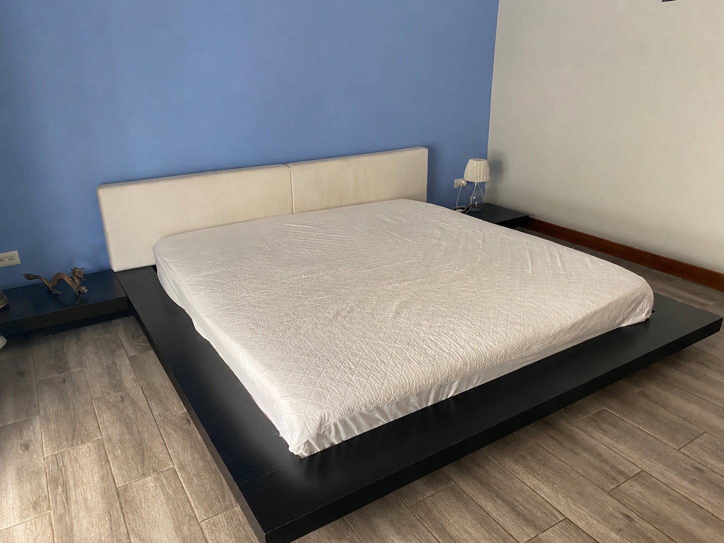 Se vende cama King Size Modloft Worth + colchón orgánico Birch en excelente estado/ MUNDANZA