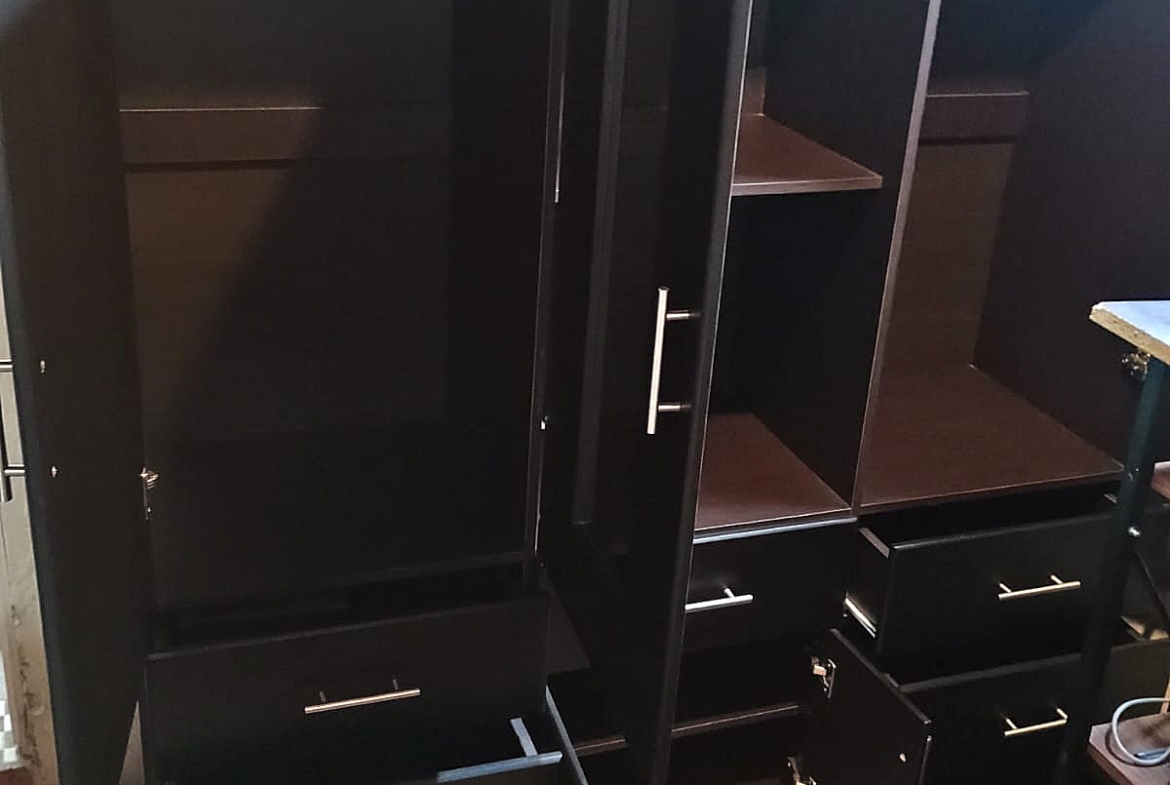 ROPERO GRANDE – 7 GAVETAS + 2 ESPACIOS COLGADORES + ZAPATERA