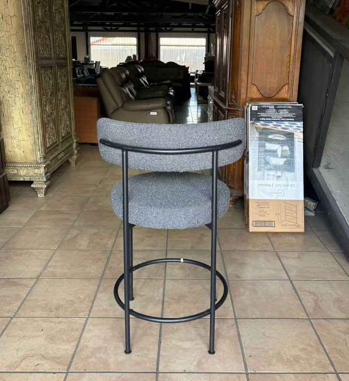 NUEVO Banco De ASHLEY FURNITURE En Metal, TOTALMENTE NUEVO Color Gris ( SOLO UNO ) Altura 65 cm