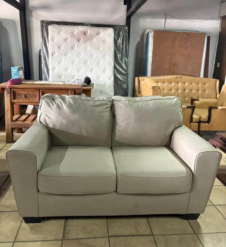 Sofá Sillón 2 Puestos De ASHLEY FURNITURE. Como Nuevo Mide 1, 60 mt Largo X 97 cm Fondo