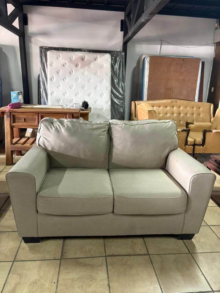 IMG_5326 Sofá Sillón 2 Puestos De ASHLEY FURNITURE. Como Nuevo Mide 1, 60 mt Largo X 97 cm Fondo