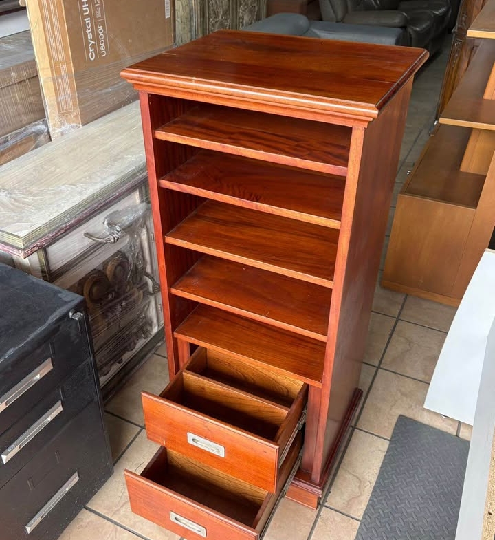 Mueble Multiuso Organizador En Madera De Cedro. Importado Como Nuevo Mide 56 cm Ancho X 45 cm Fondo X 1, 28 mt Alto