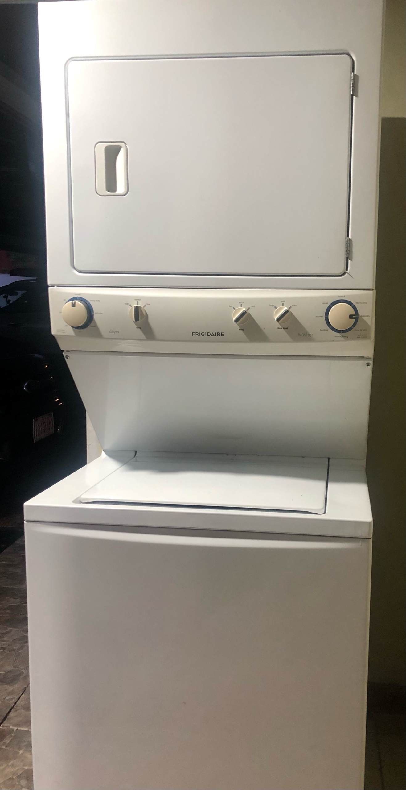 Vendo Centro de Lavado marca Frigidare, Refri LG economica. todo en buen estado