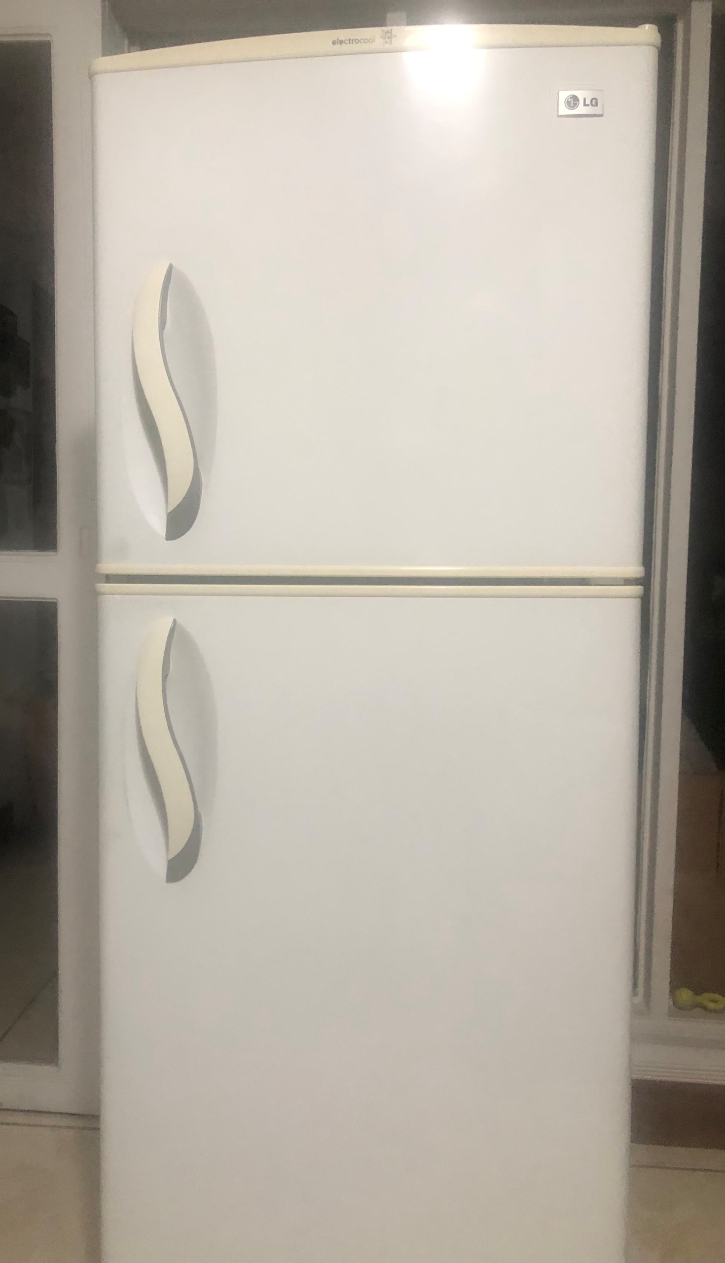 Vendo Centro de Lavado marca Frigidare, Refri LG economica. todo en buen estado