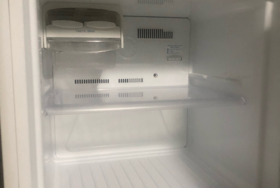 Vendo Centro de Lavado marca Frigidare, Refri LG economica. todo en buen estado