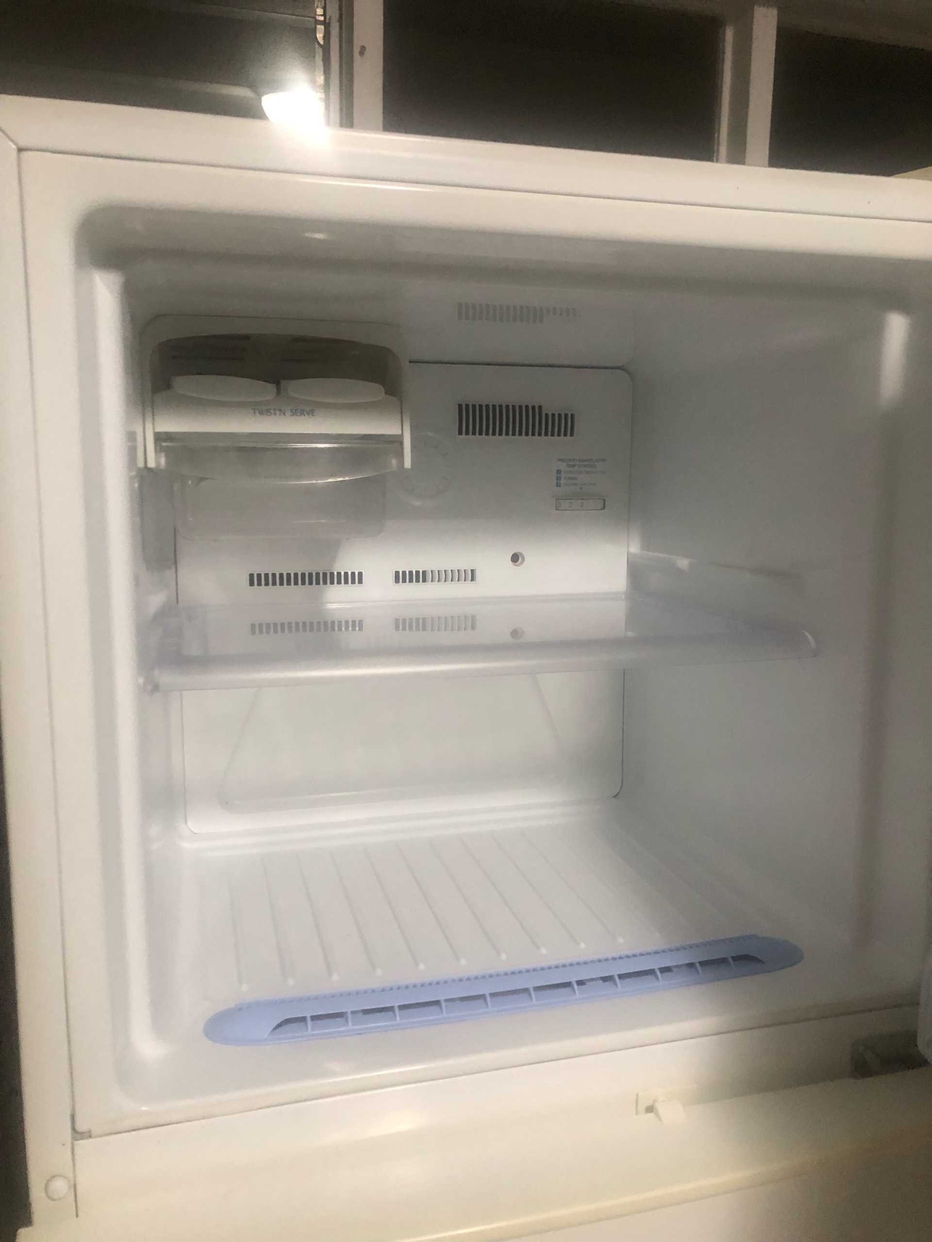 Vendo Centro de Lavado marca Frigidare, Refri LG economica. todo en buen estado