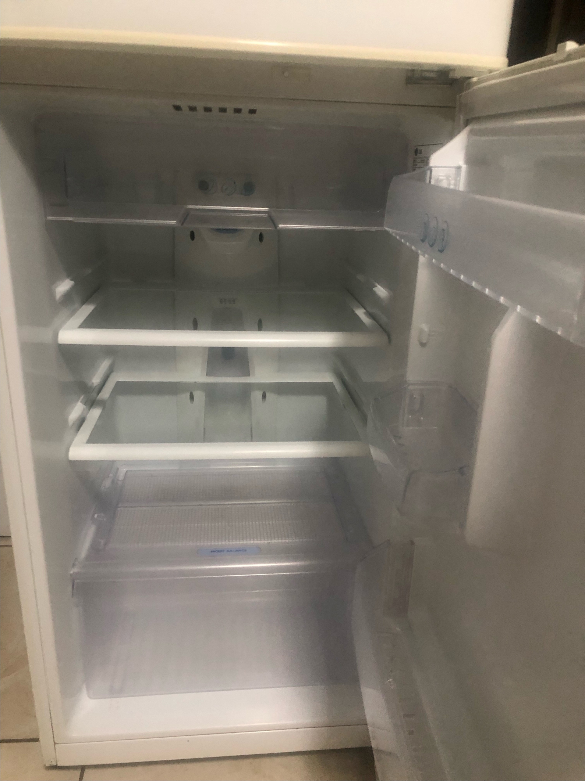 Vendo Centro de Lavado marca Frigidare, Refri LG economica. todo en buen estado