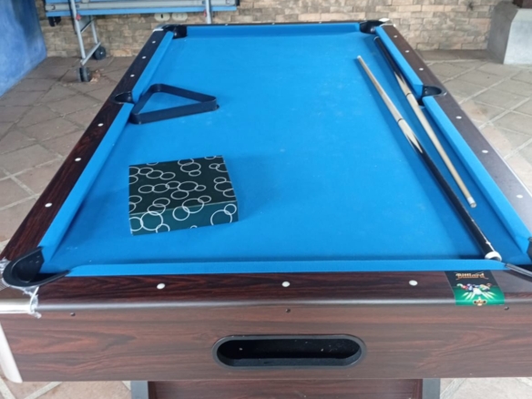 Mesa de pool como nueva