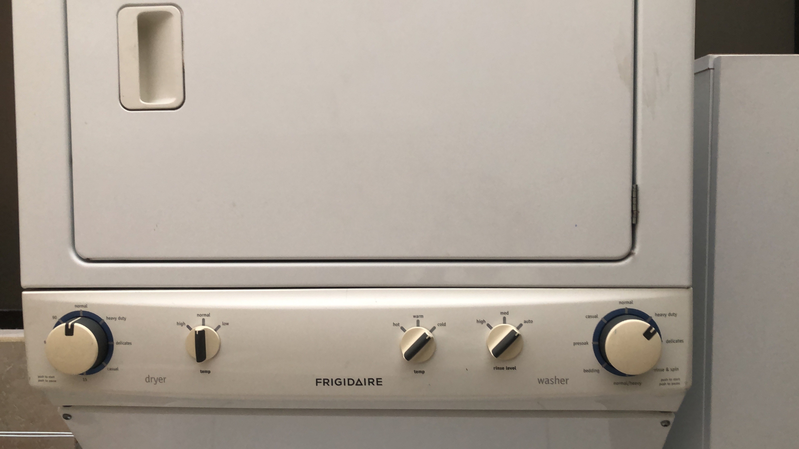 Vendo Centro de Lavado marca Frigidare, Refri LG economica. todo en buen estado