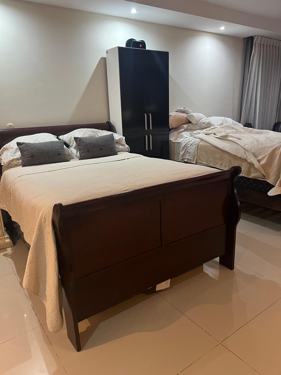 2 Camas Matrimoniales equal de madera