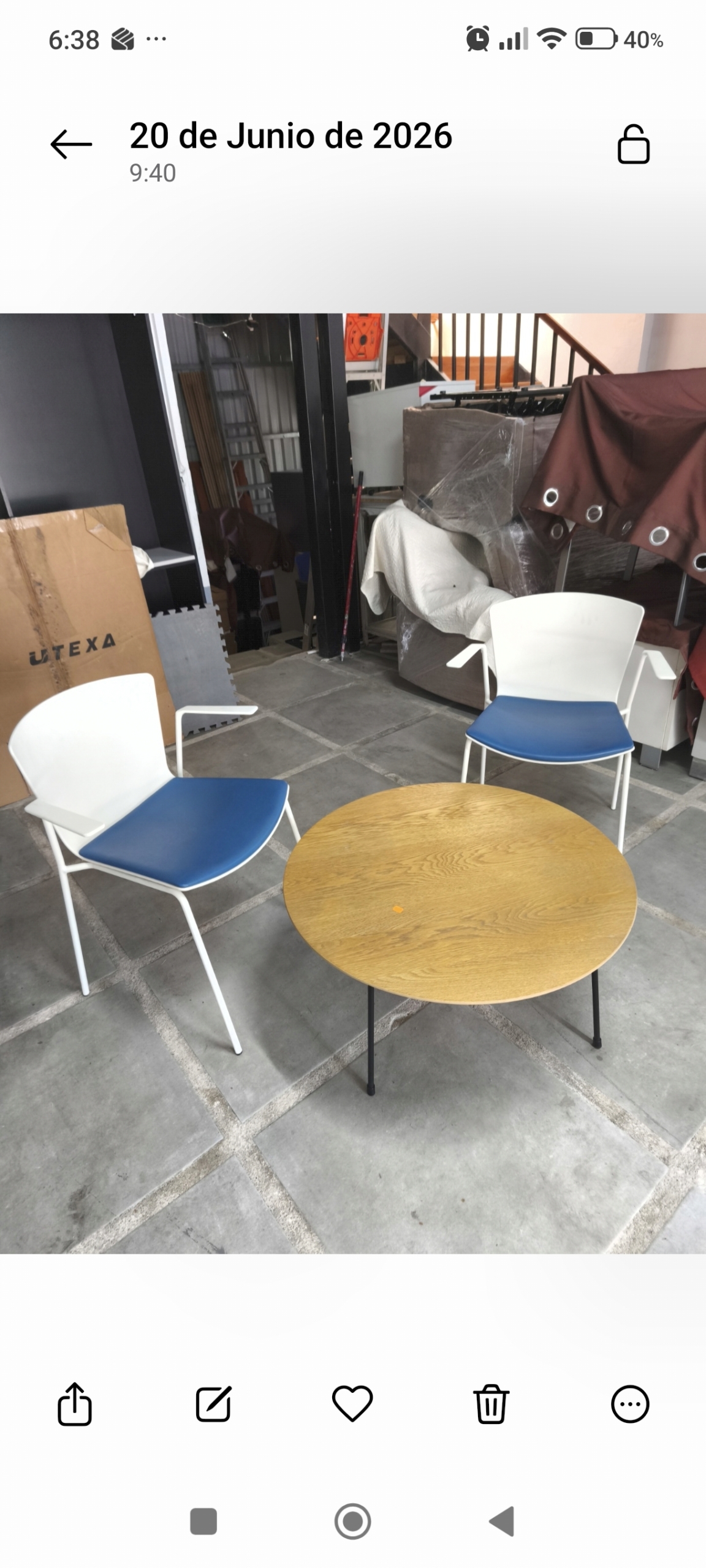1000218637 Mesa y dos Sillas