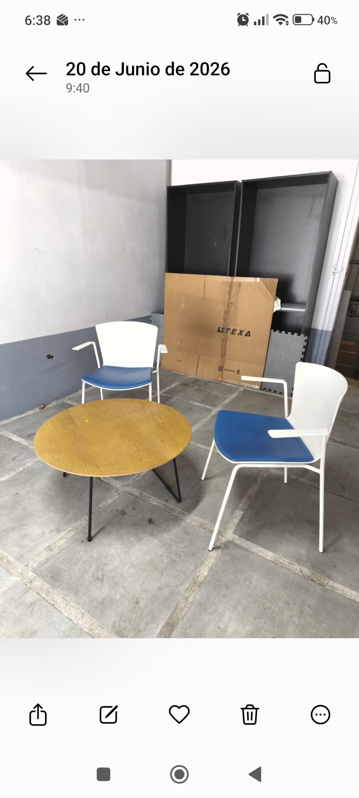 1000218638 Mesa y dos Sillas