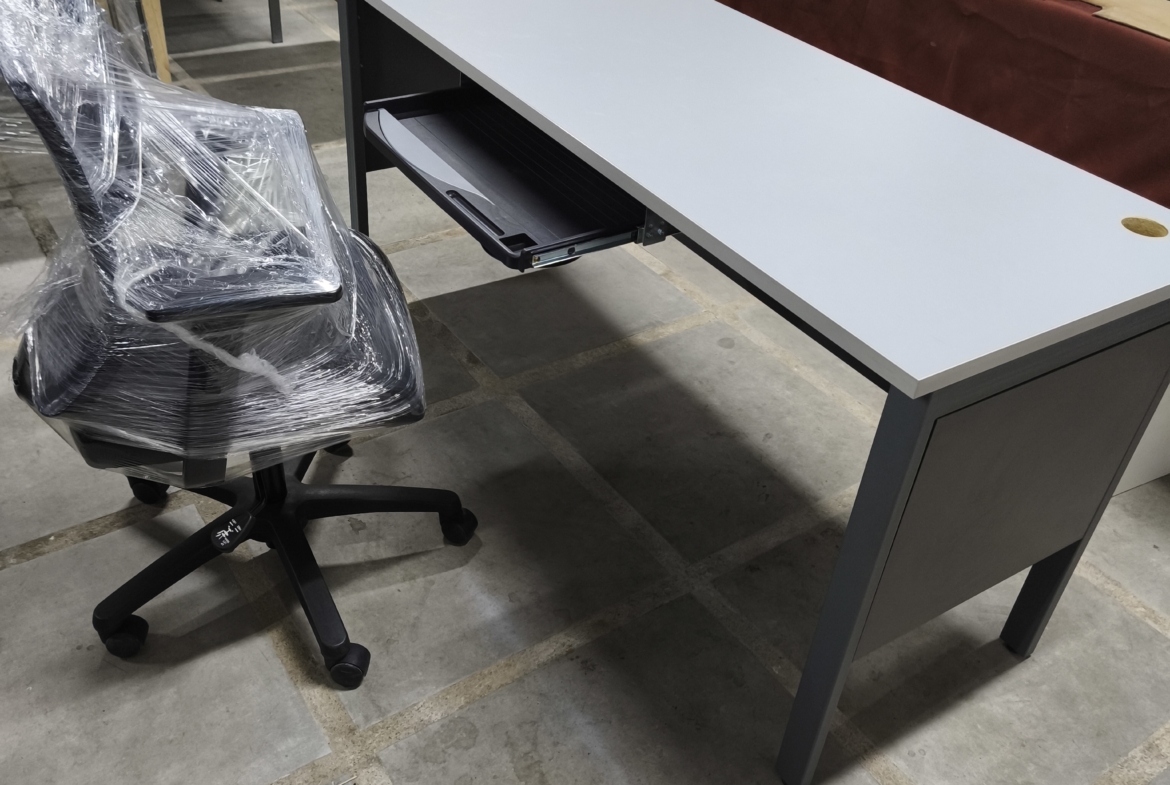 Escritorio y silla