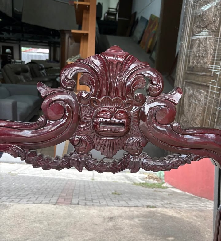 Fino Espejo Antiguo Vintage Europeo En Madera De Cedro Tallada a Mano. Como Nuevo Mide 1, 20 mt Alto X 93 cm Ancho