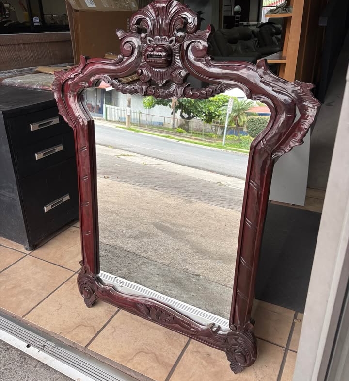 Fino Espejo Antiguo Vintage Europeo En Madera De Cedro Tallada a Mano. Como Nuevo Mide 1, 20 mt Alto X 93 cm Ancho