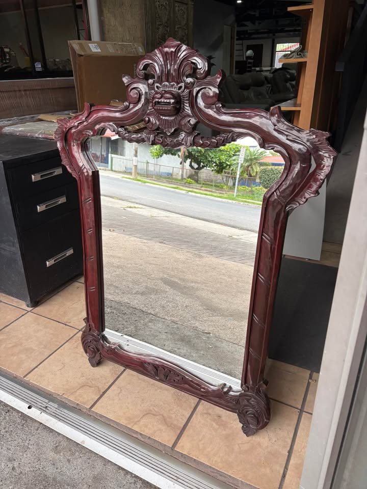 Fino Espejo Antiguo Vintage Europeo En Madera De Cedro Tallada a Mano. Como Nuevo Mide 1, 20 mt Alto X 93 cm Ancho
