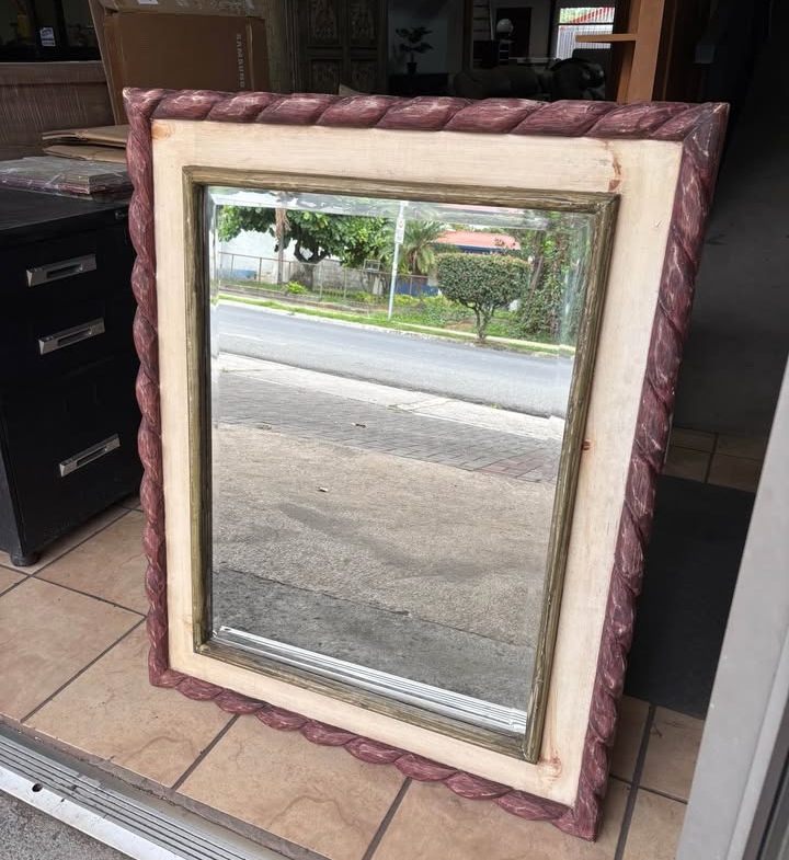 Espejo Rústico Mexicano En Madera De Cedro y Vidrio Biselado, Como Nuevo Mide 1, 05 mt X 85 cm
