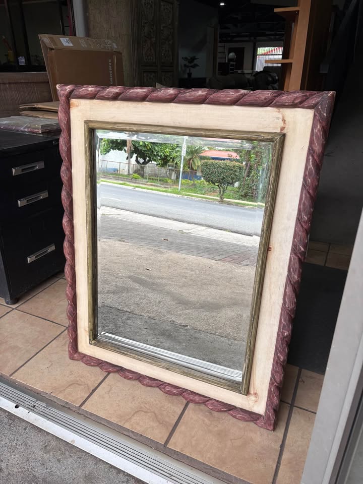 Espejo Rústico Mexicano En Madera De Cedro y Vidrio Biselado, Como Nuevo Mide 1, 05 mt X 85 cm