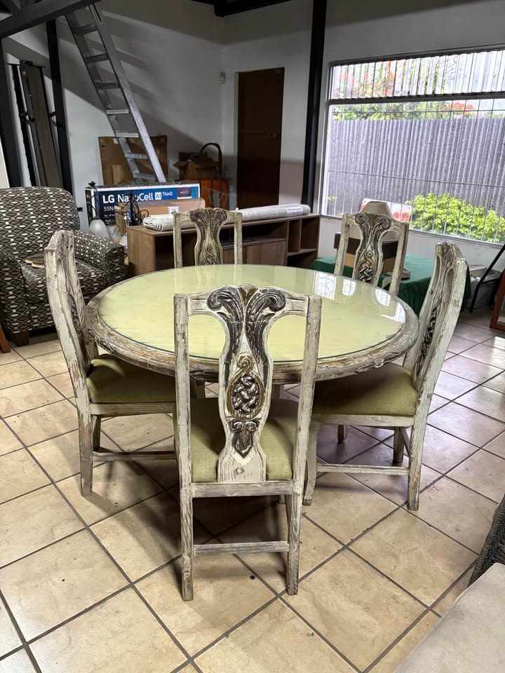 Juego Comedor 5 Sillas En Madera Traído De La India, Como Nuevo