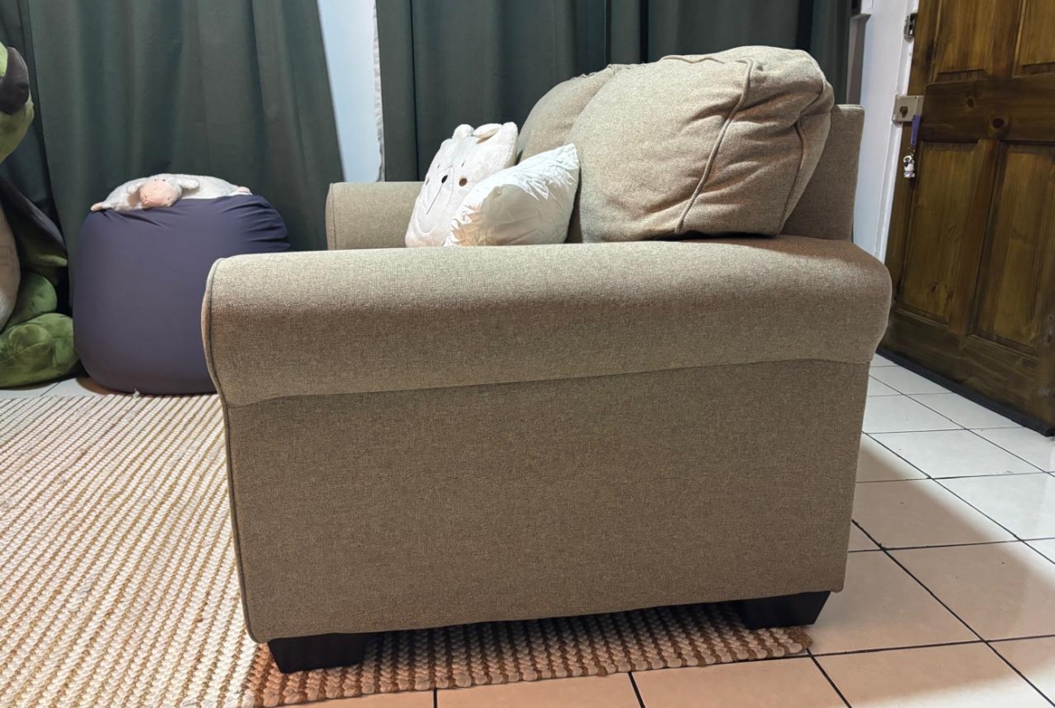 Sillón Nalini Khaki Loveseat Ashley Furniture