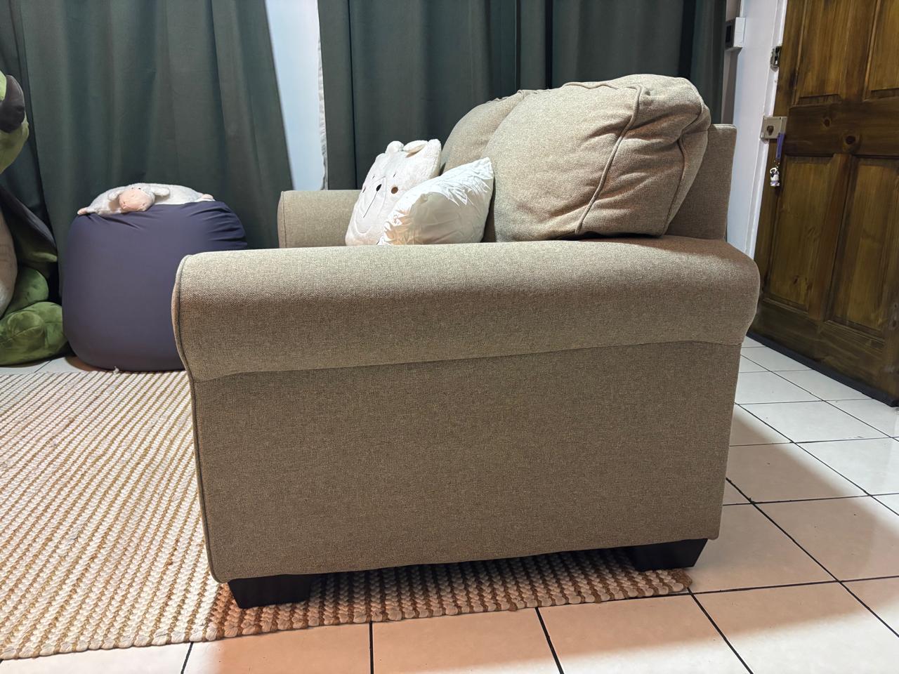 Sillón 3 Sillón Nalini Khaki Loveseat Ashley Furniture