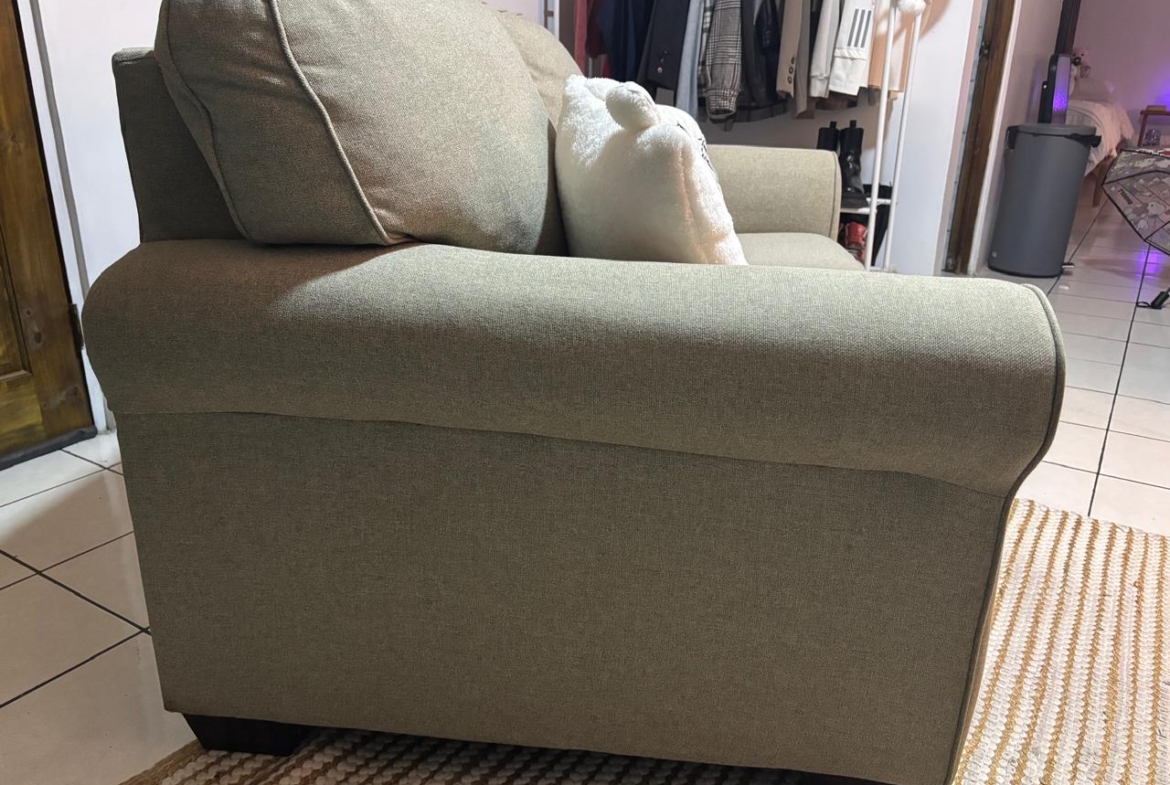 Sillón Nalini Khaki Loveseat Ashley Furniture
