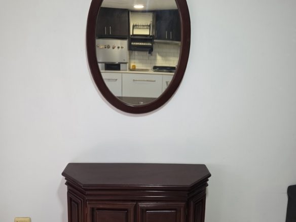 Mueble recibidor con espejo