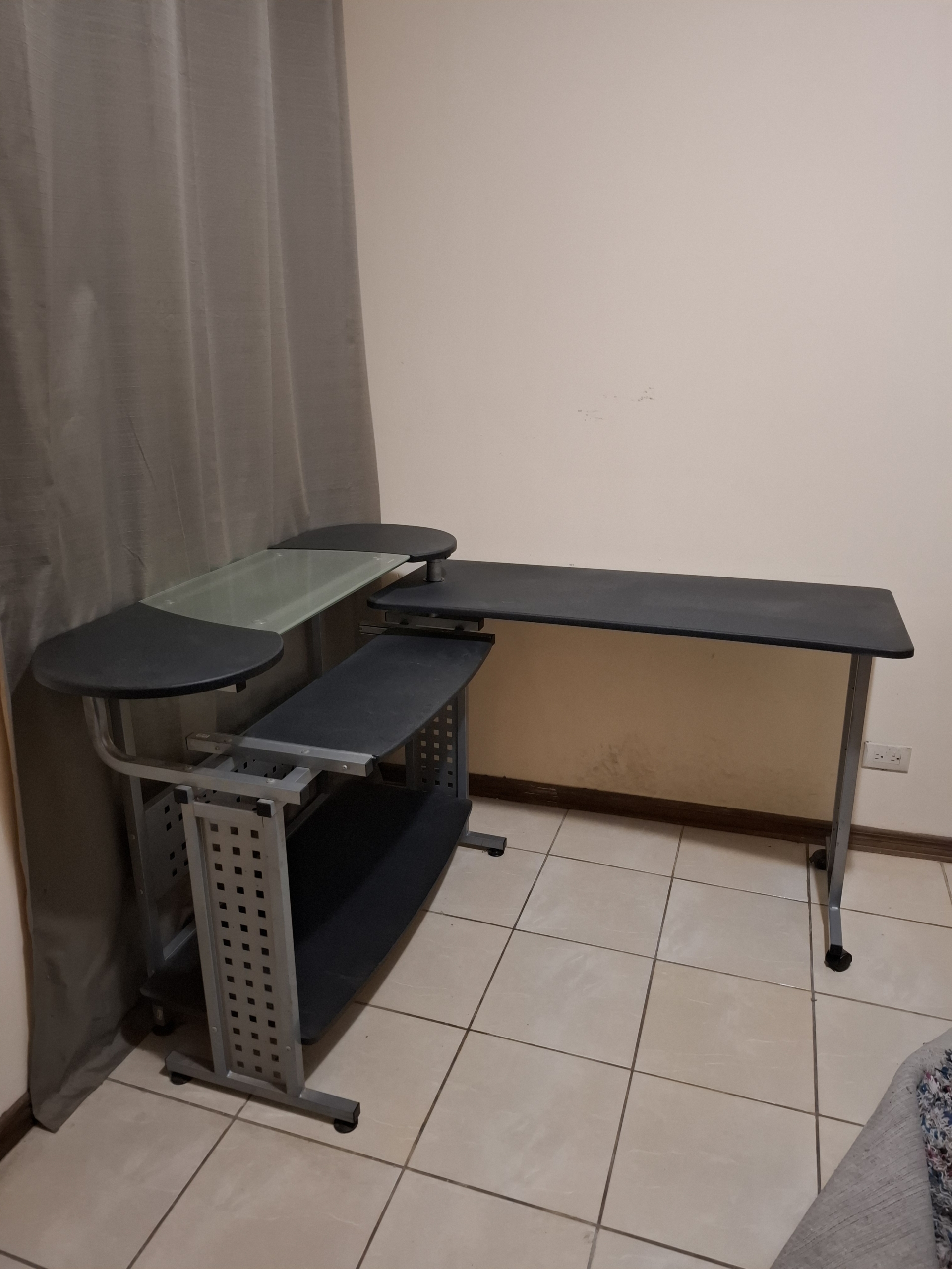 🖥️ Escritorio modular en L con repisas