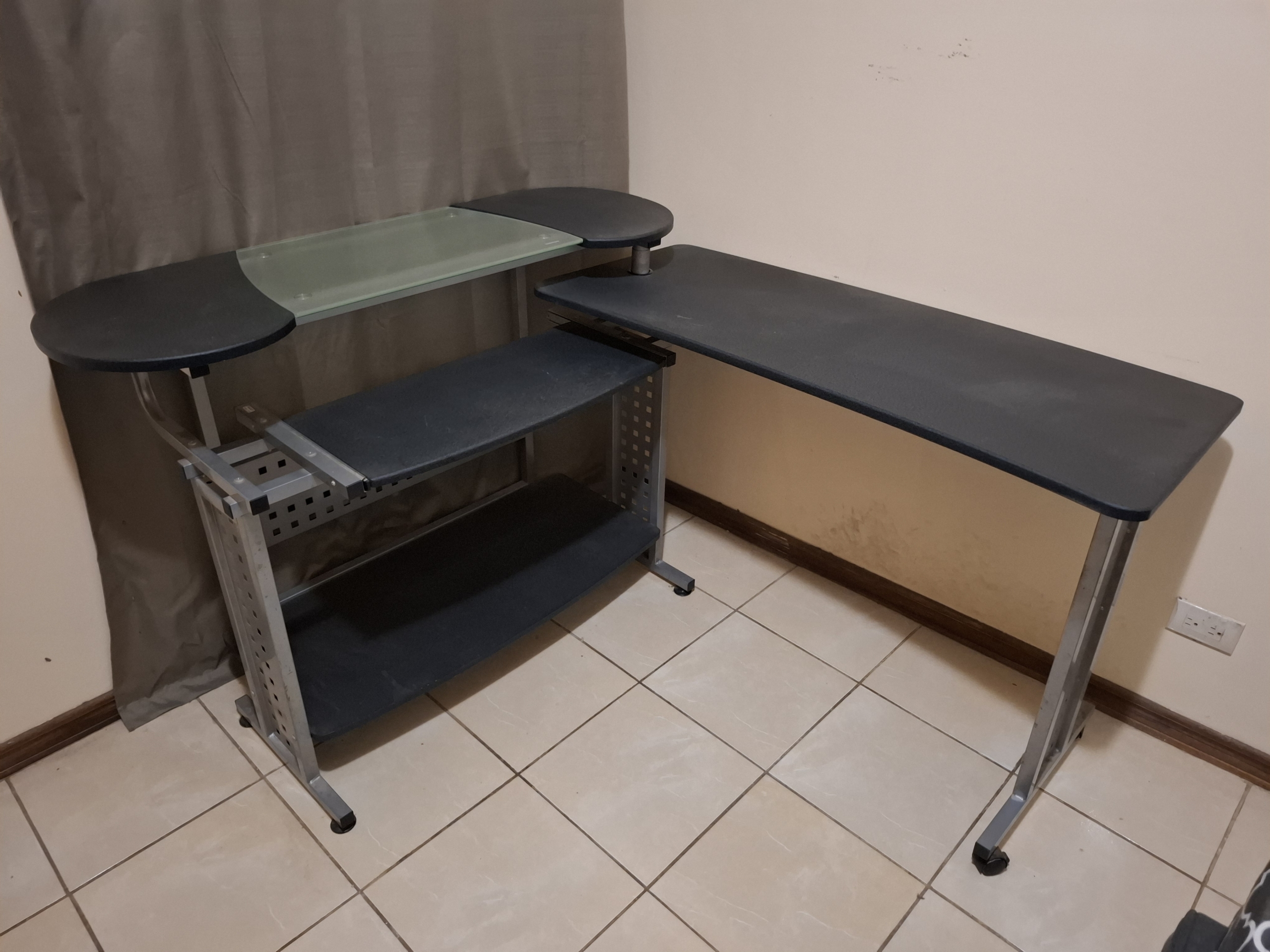 🖥️ Escritorio modular en L con repisas