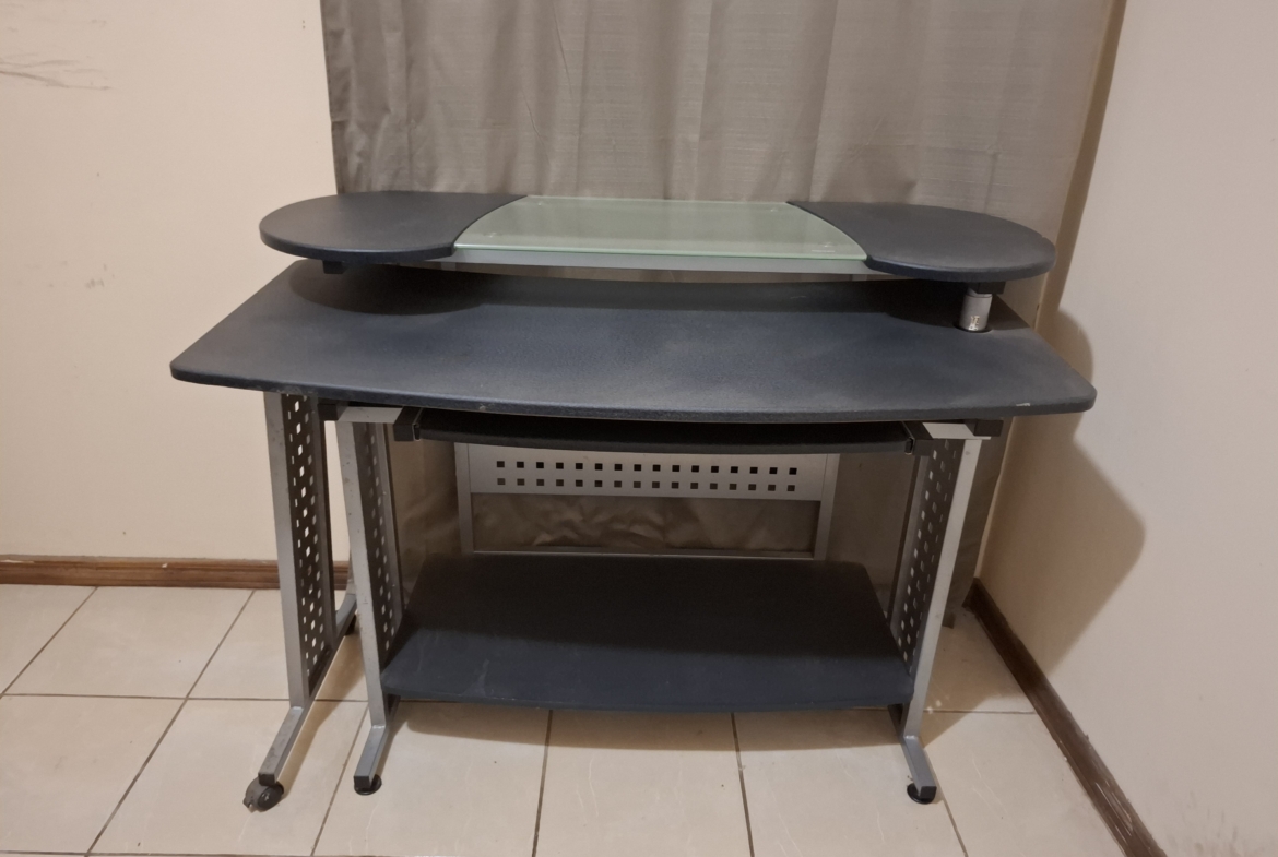 🖥️ Escritorio modular en L con repisas
