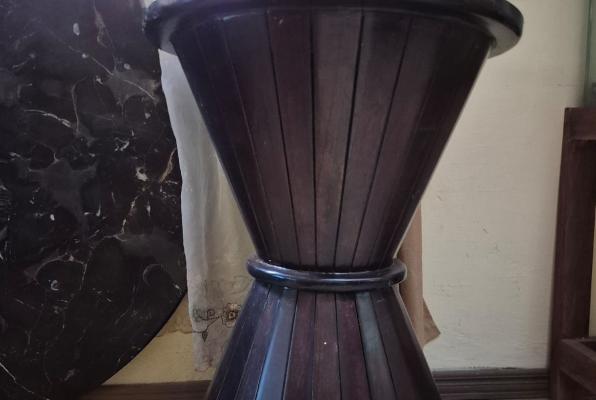 Mesa mármol marrón emperador puro