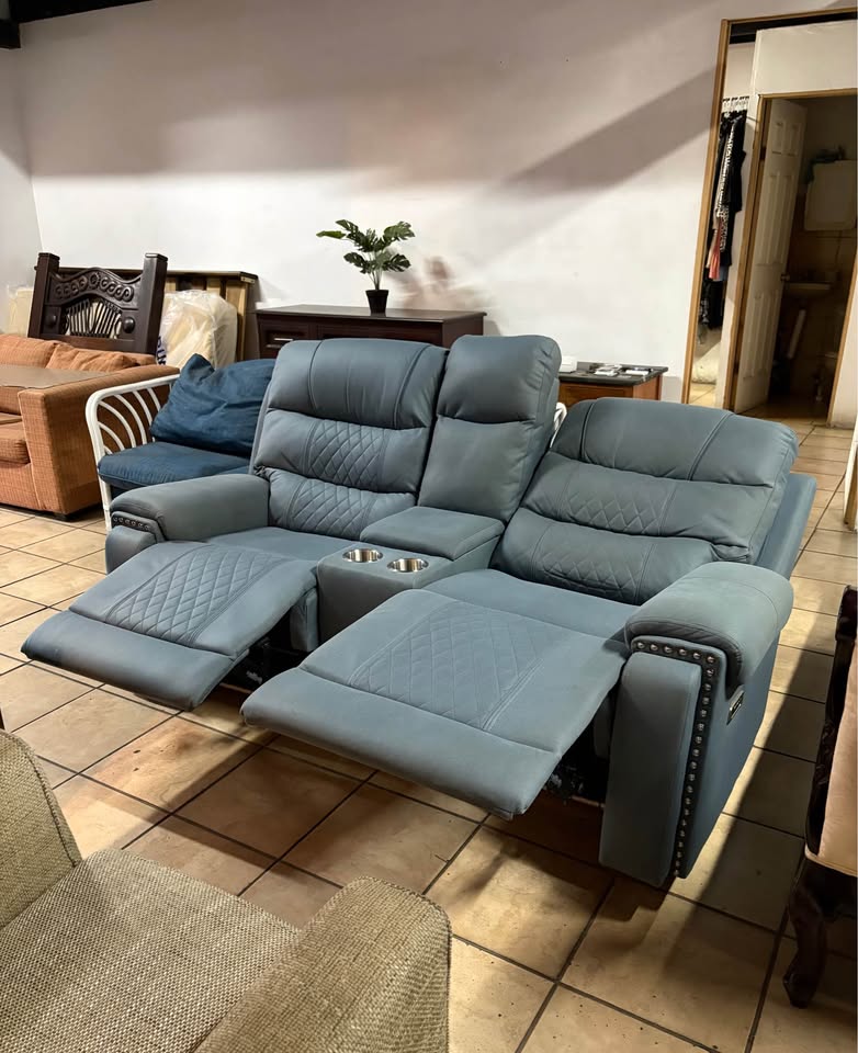 NUEVO Sillón Reclinable Eléctrico 2 Puestos Americano Con Conectores USB. NUEVO Mide 1, 90 mt Largo X 90 cm Fondo